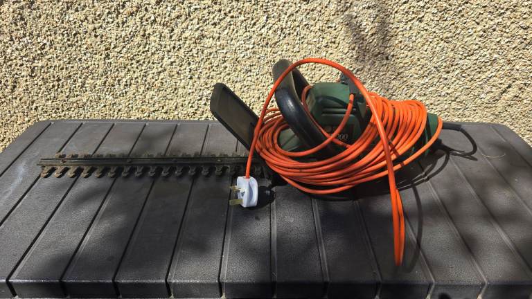Black And Decker, Corded Electric Hedge Trimmer 