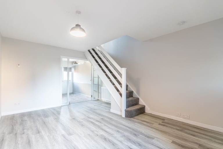 Gorgeous and well-presented, 2 bedroom, mid-terraced house in Gilmerton – available July