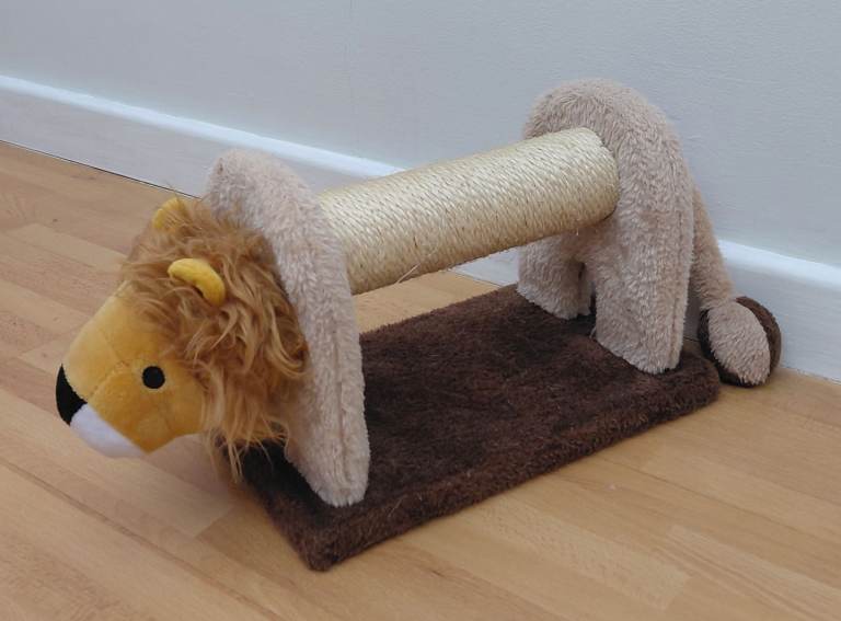 Lion cat scratcher