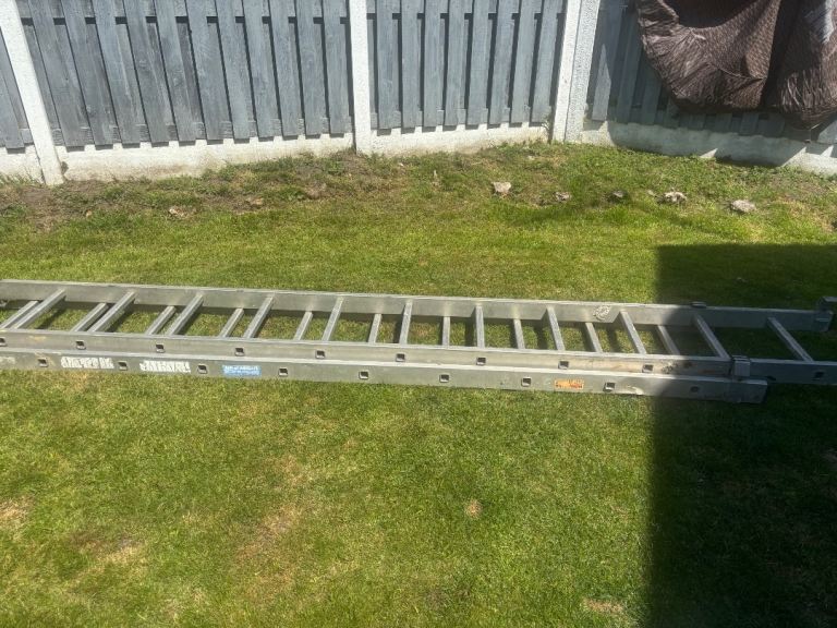 Aluminium Extension Ladder – Good Condition, Ready for Work