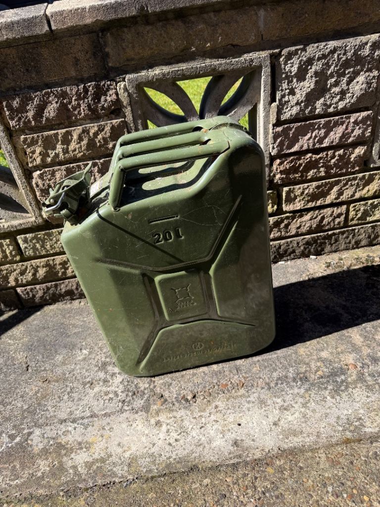 Army green metal 20 litre Jerry can petrol can diesel can ng5 Nottingham 