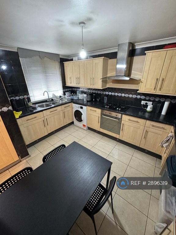 4 bedroom flat in Layard Square, London, SE16 (4 bed) (#2896319)