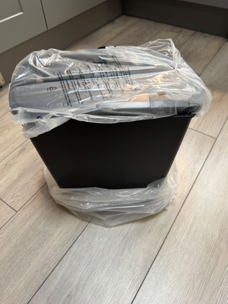 Amazon Basics Paper Shredder