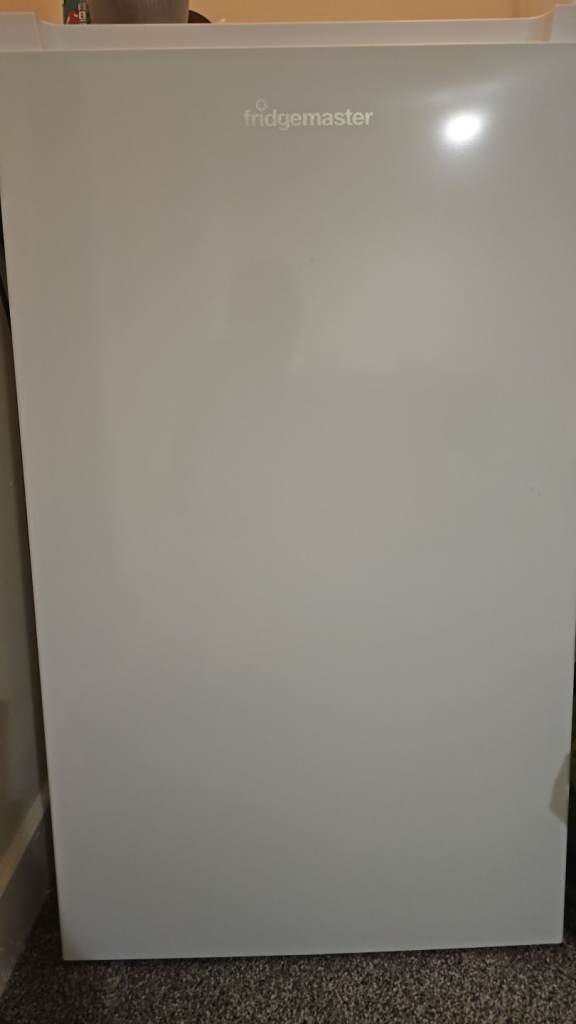 Fridgemaster compact fridge with ice box
