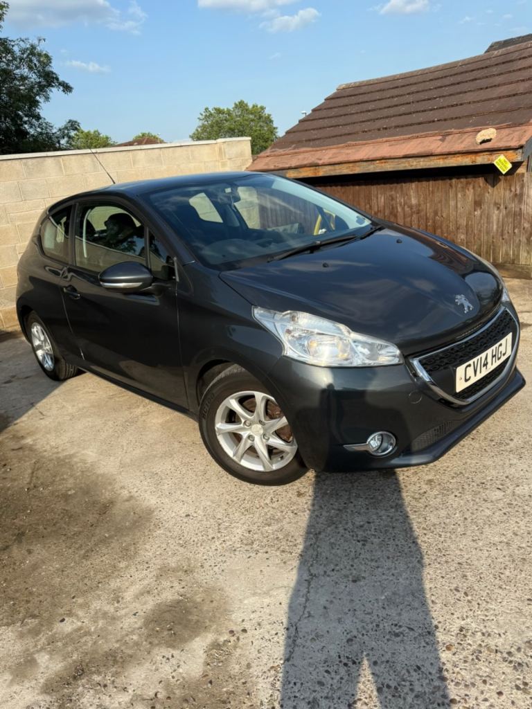  2014 Peugeot 208 active puretech full history HPI CLEAR 2 Keys
