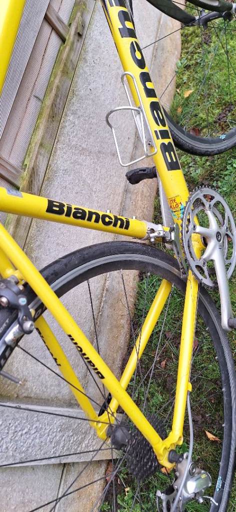 Road bike Bianchi 23in wheels 