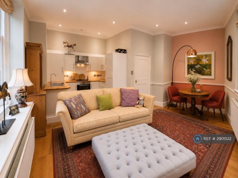 1 bedroom flat in Lantern House, London, SE18 (1 bed) (#2901522)