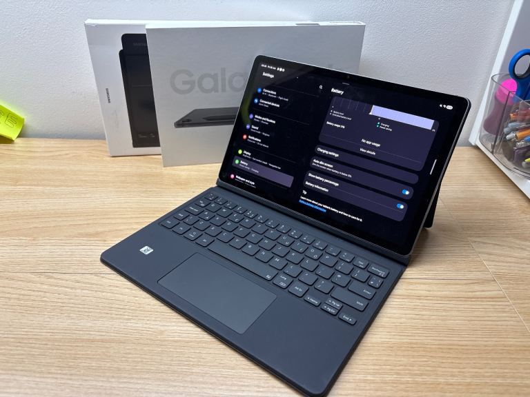 Excellent battery health. Samsung Galaxy Tab S9 FE – 128GB – Grey – With Book Cover Keyboard. 
