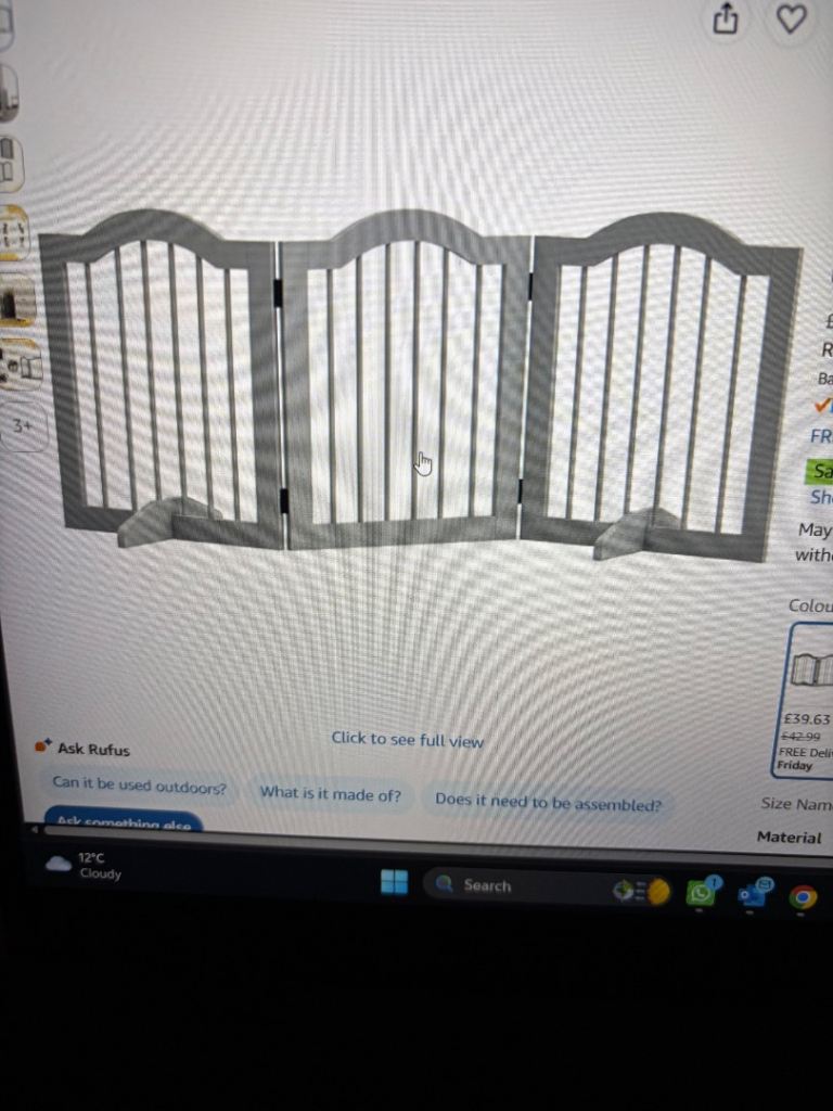 Pawhut Dog Gate with support feet in amazing condition