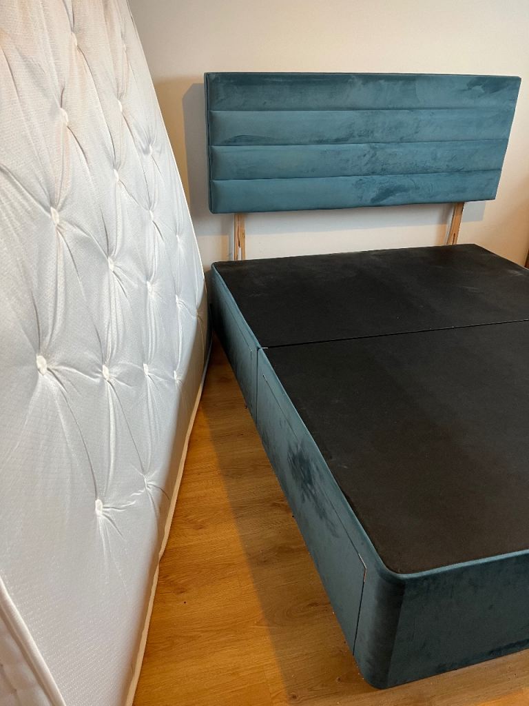 Kingsize headboard and base