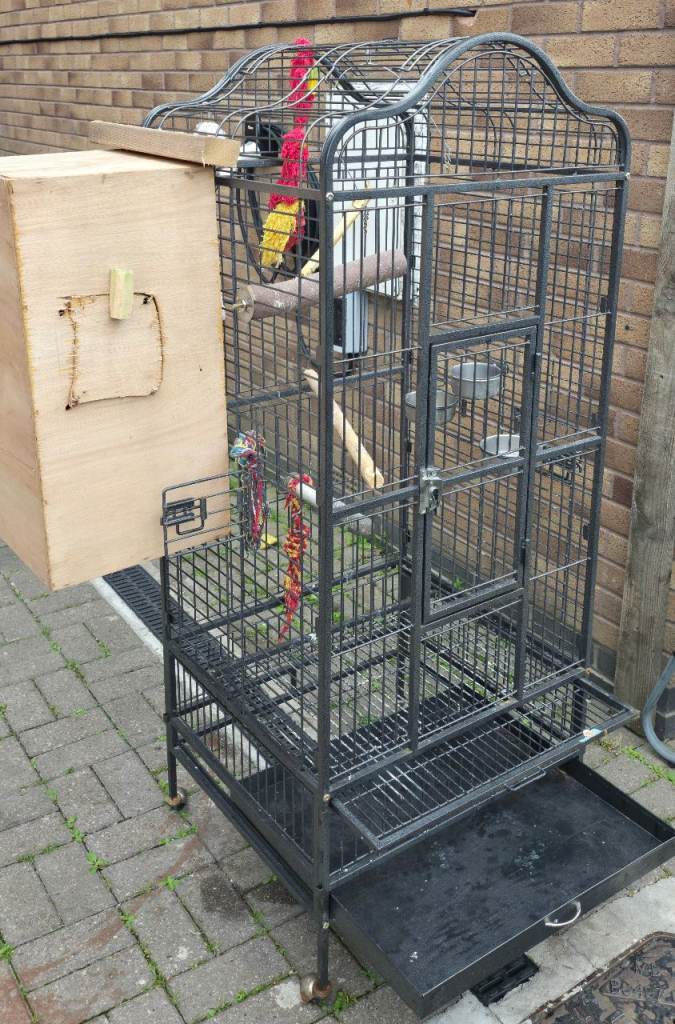Bird cage on wheels and nestbox on wheels