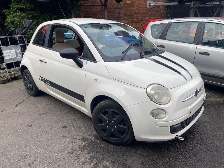 BREAKING 2010 Fiat 500 -All parts available 