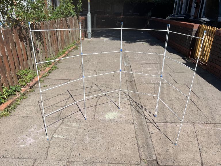 White Metal Clothes Airer / Drying Rack – Good Condition