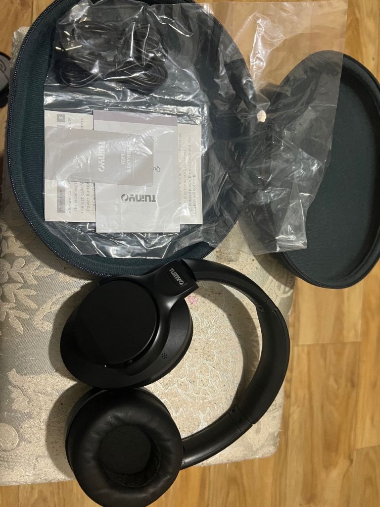 Turrbo Wireless Headphones with Case – As New, Black