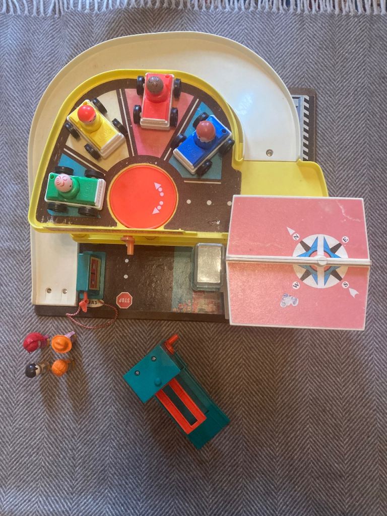 Vintage Fisher Price Garage - Cars, People and Inspection Ramp. - Working Lift