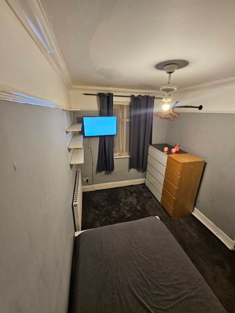 Double room to rent in kingswood 