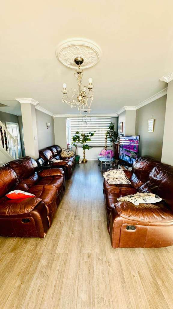 5-Bedroom House tp Rent in Chessington. Ideal for Supported living,Assisted Living & Care Providers