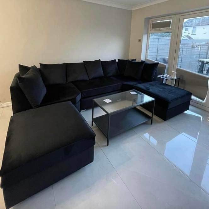 Large u shape sofa nlack 