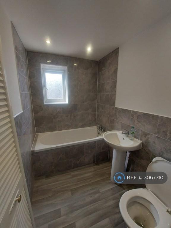 2 bedroom house in Hilton Street, Bury, BL9 (2 bed) (#3067310)