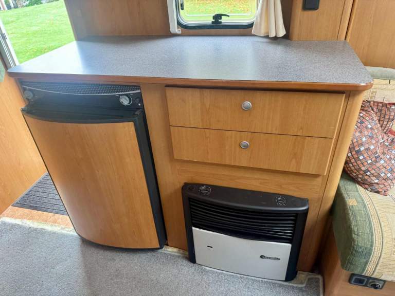Caravan Dethleffs Camper DL 470 2006 2 Berth 