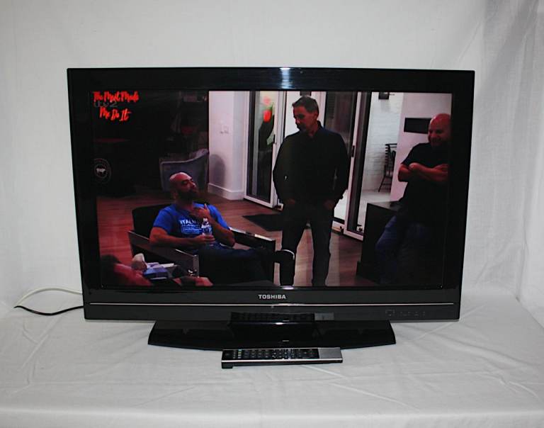 image for Toshiba 32 inch TV with Freeview