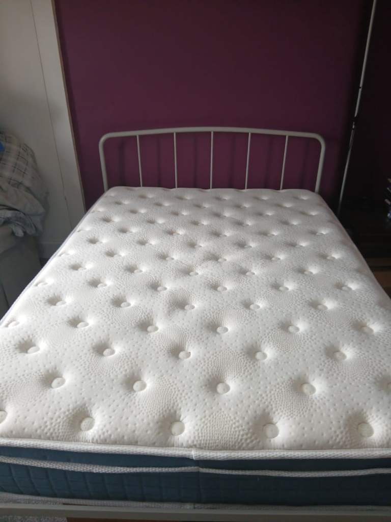Double Mattresses, Memory foam 135 x 190 x 27 cm, used less than a year 