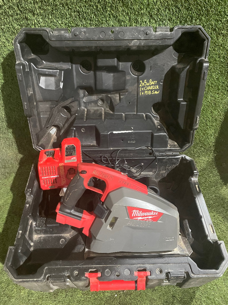 Milwaukee FMCS66 Metal Circular Saw & Charger 