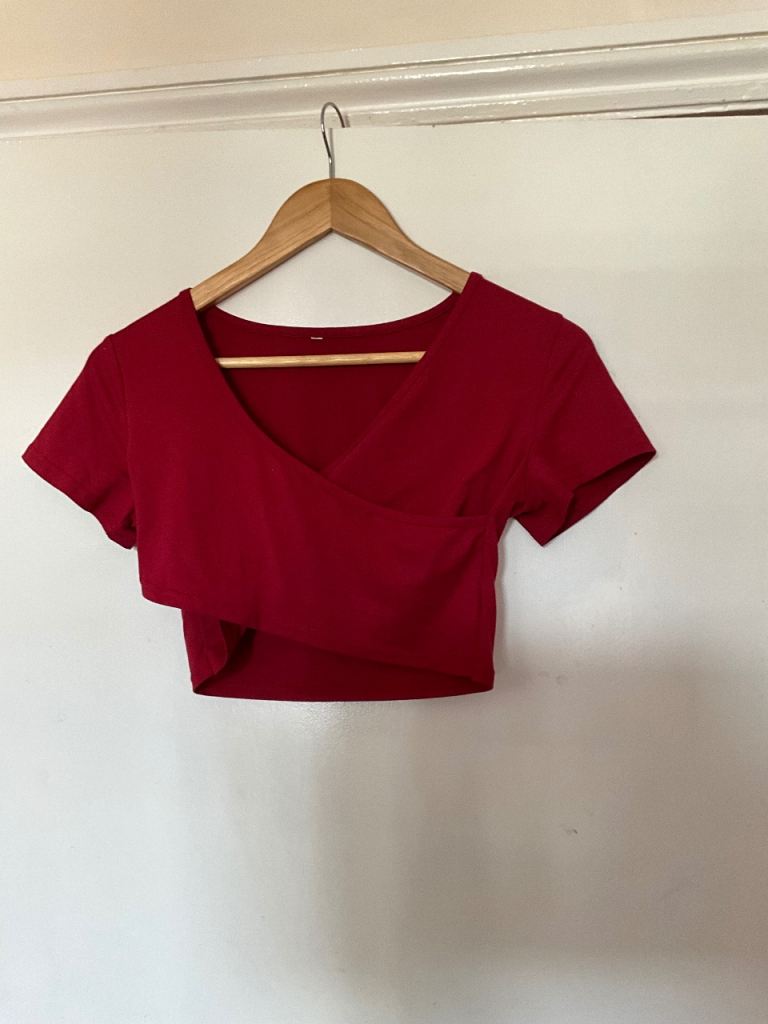 Red V-Neck Crop Top – As Good As New, Size S