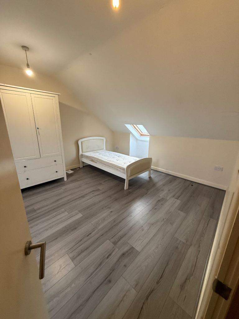 Spacious & Shared 1-Bed Flat for Rent- NG2 4LW