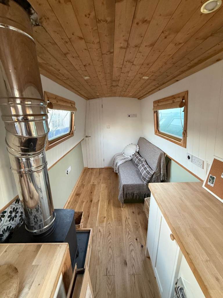 45ft Narrowboat – Fully Renovated – Modern Interior