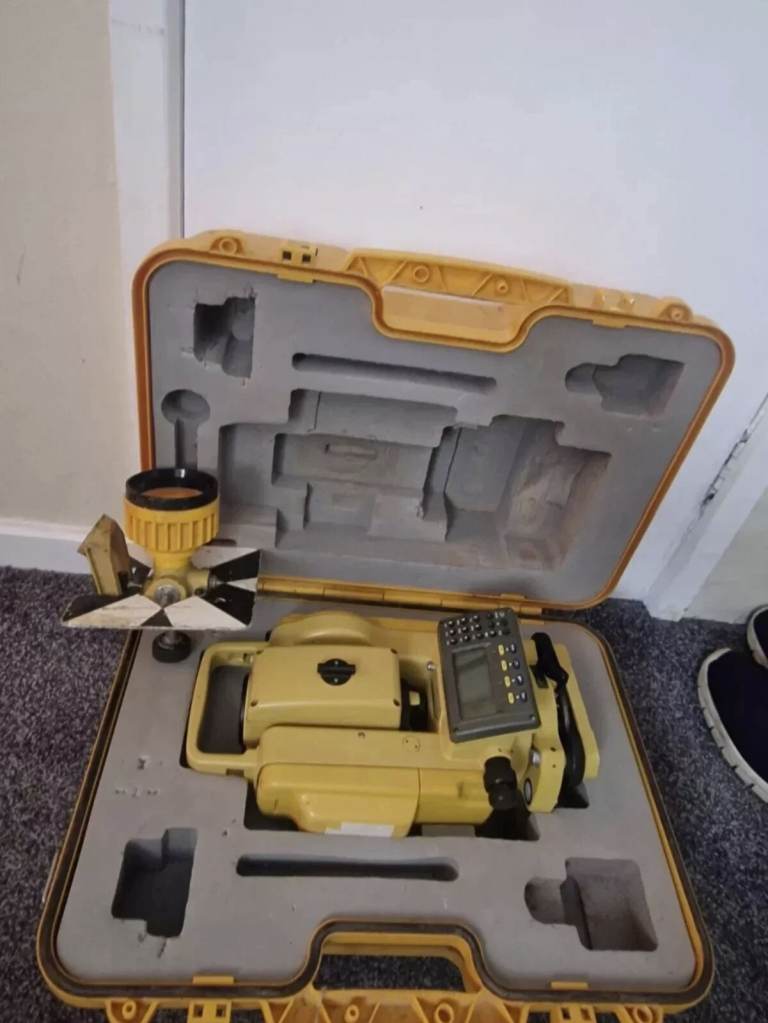 SOUTH NTS-355 TOTAL STATION DUAL DISPLAY WITH CASE