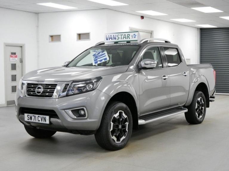 71 NISSAN NAVARA 2.3 DCI 190 BHP TEKNA EDITION 4WD AUTO ( ROLLER SHUTTER )