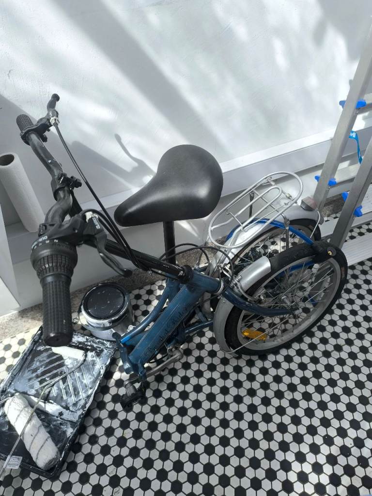 Folding Bike in Blue – Good Condition