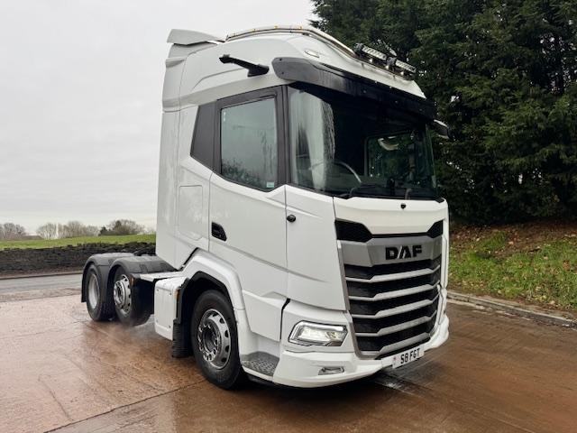 2022 72 DAF XF 460 E6 6x2 tractor unit, light bars, leather, microwave, fridge 