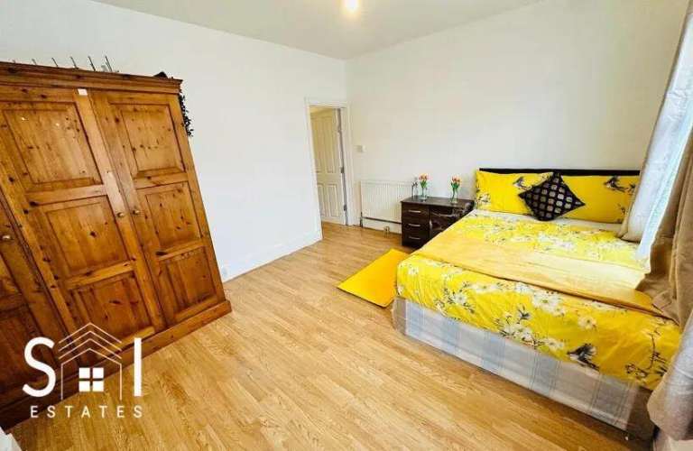 4 Bed house to Rent - Southall - £2699