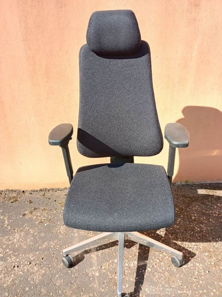 Black Office Chair with Headrest – Good Condition