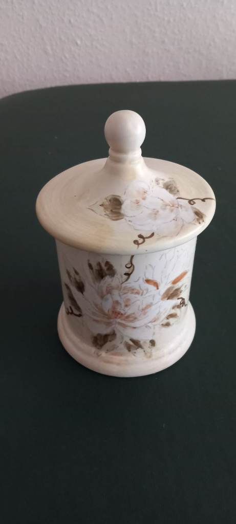 Small Ceramic Pot with Tight Fitting Lid – Cream with Floral Design