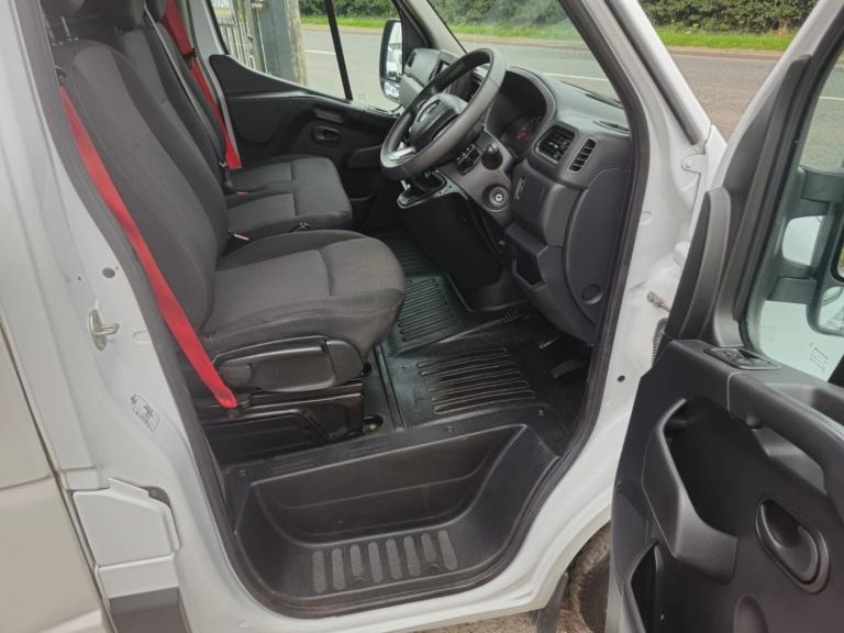 RENAULT MASTER 2.3 LUTON LOLOADER 145 ENERGY BUSINESS 2023