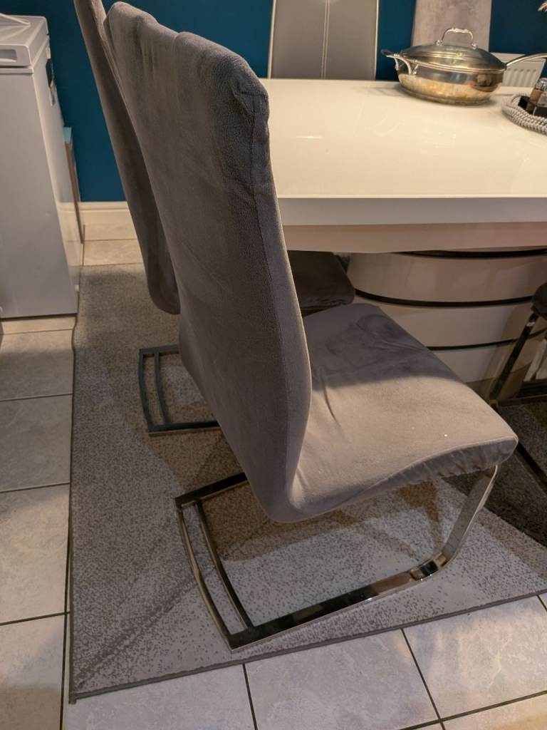 8 x Dining room chairs 
