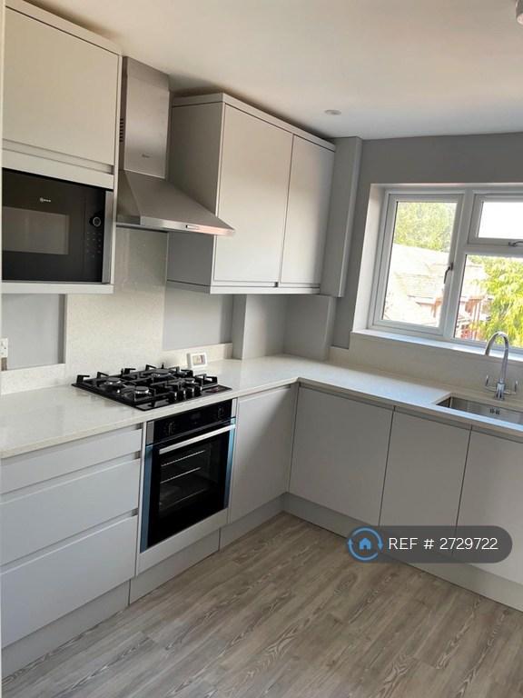 3 bedroom flat in Maidstone Road, Gillingham, ME8 (3 bed) (#2729722)