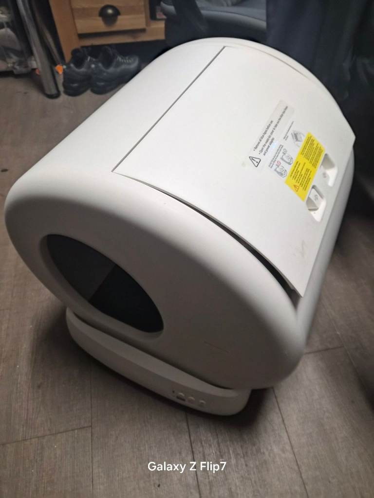 Self cleaning cat litter