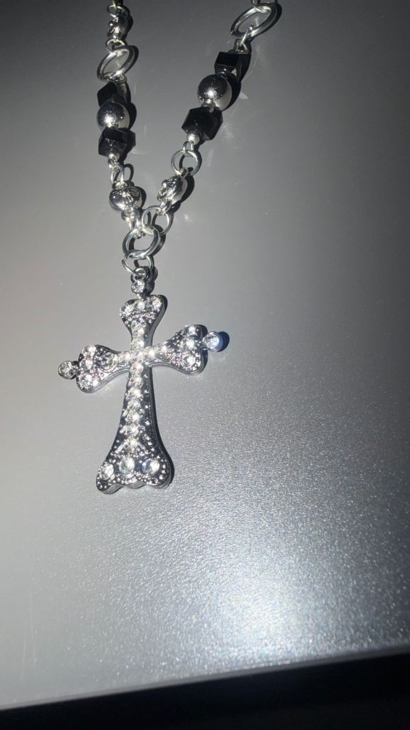 Sparkling Cross Pendant Necklace – Statement Jewellery – £1.50