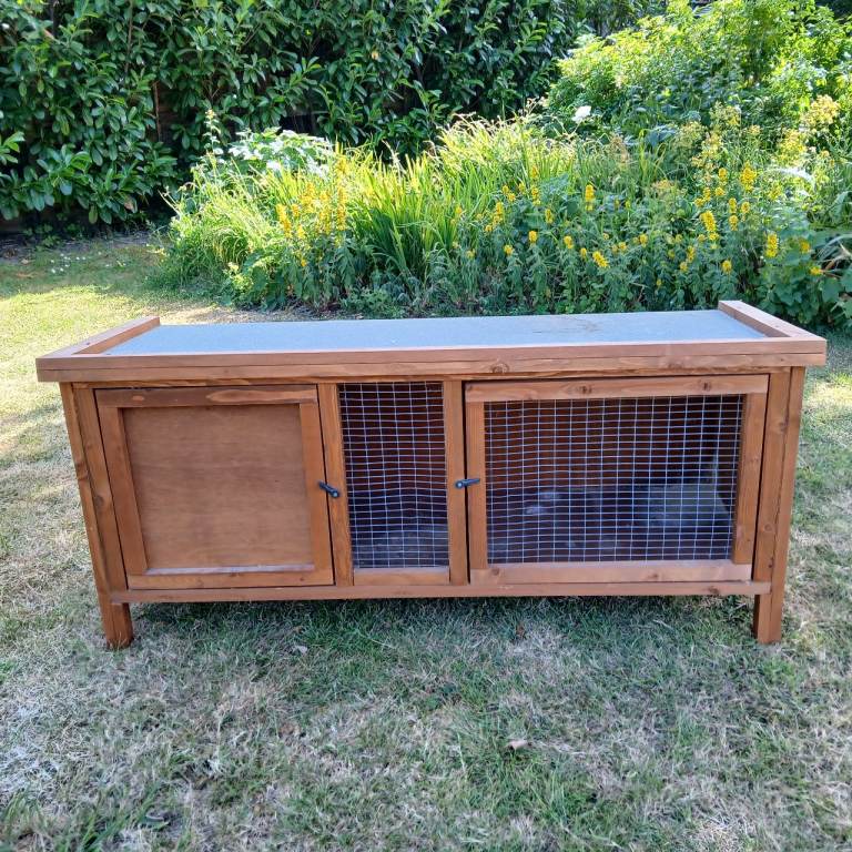 Rabbit/guinea pig/small pet hutch 'nearly new'