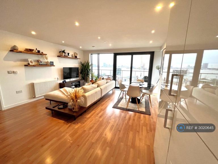 3 bedroom flat in Horizons Tower, London, E14 (3 bed) (#3020645)
