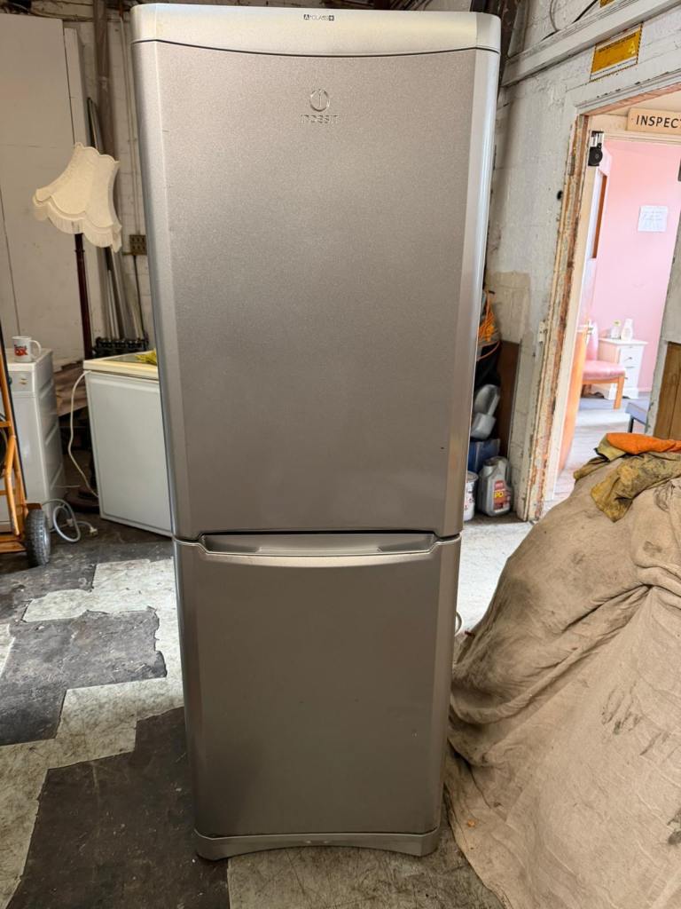 INDESIT Fridge Freezer  in good Condition 