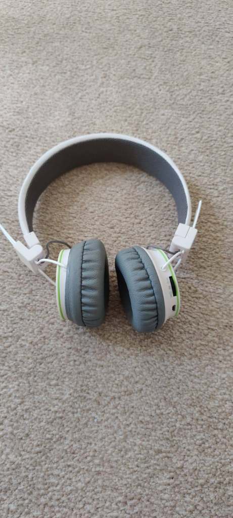 image for Headphones Bluetooth connectivity(New)