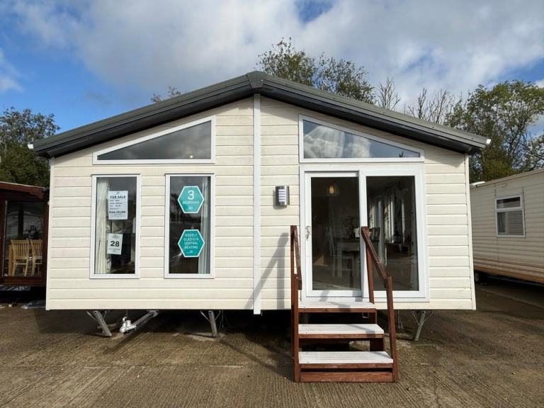 3 Bed 40x20ft Twin Lodge - DG, CH, New Carpet, Ensuite Shower - Offsite Sale