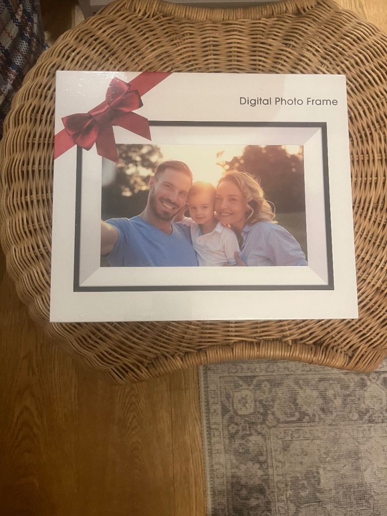 New 10.1" Digital Photo Frame – White, Boxed