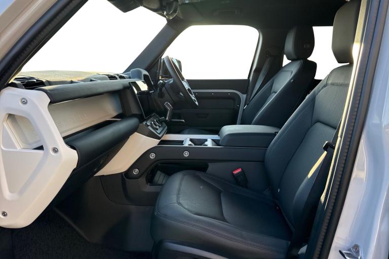 2025 Land Rover Defender 110 3.0 D250 MHEV X-Dynamic SE Auto 4WD Euro 6 (s/s) 5dr SUV Automatic