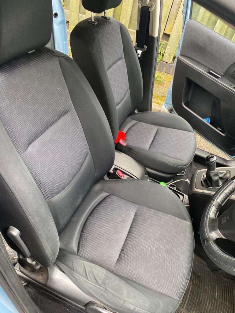 Mazda 5 petrol 1.8L 7 seater 